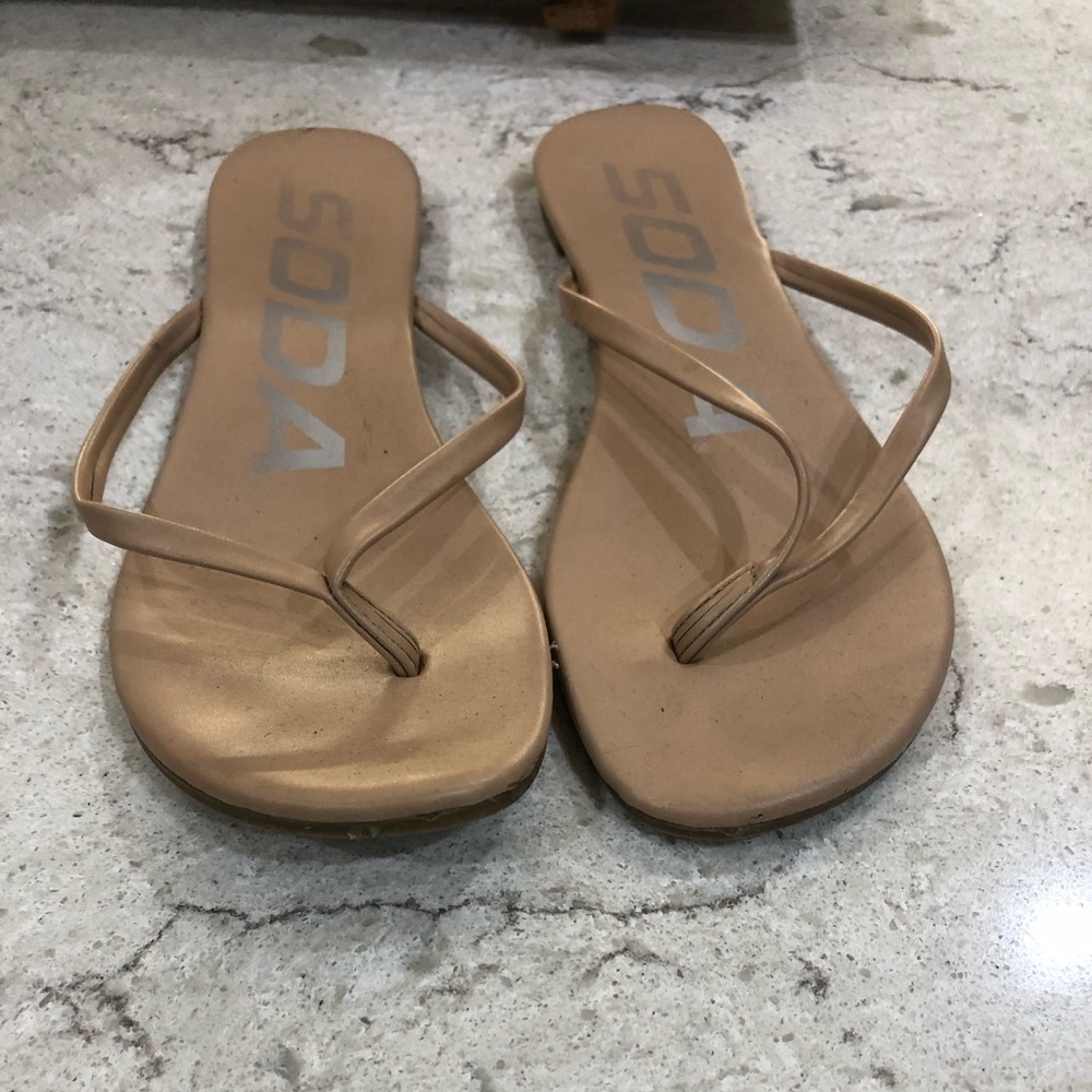 Soda flip flops
